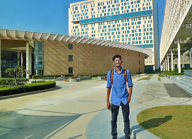 Biswajit, sur le campus de l'Université Amity, à Kolkata
